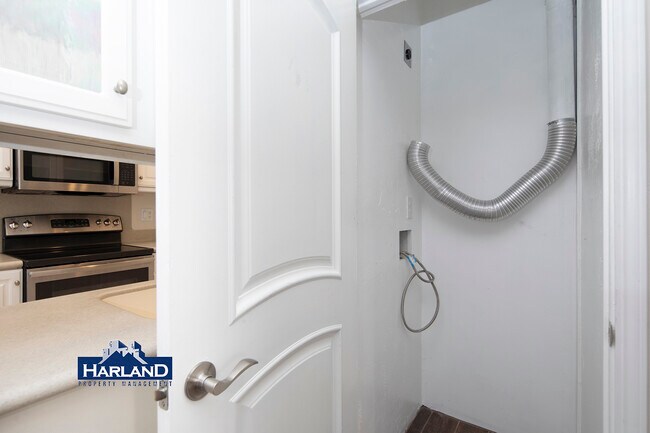Foto del edificio - 8310 Regents Rd