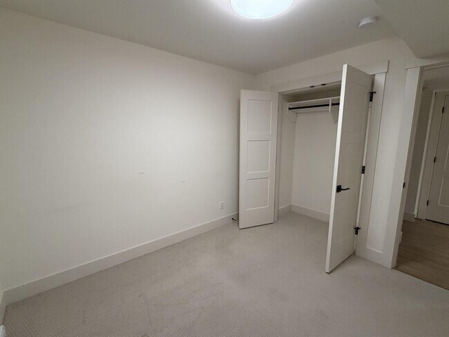 Photo du bâtiment - Basement-19751 75 AVENUE