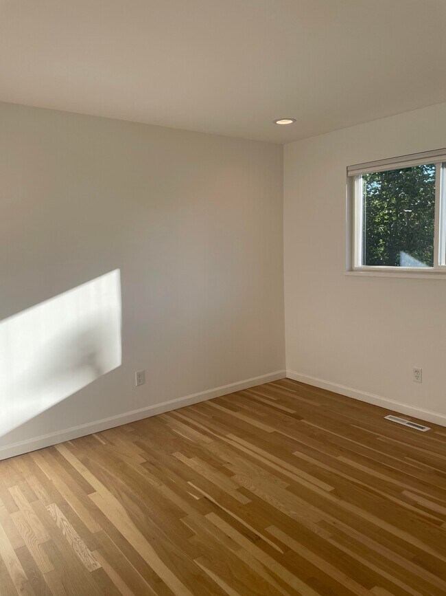 Building Photo - 1350 Lehigh St