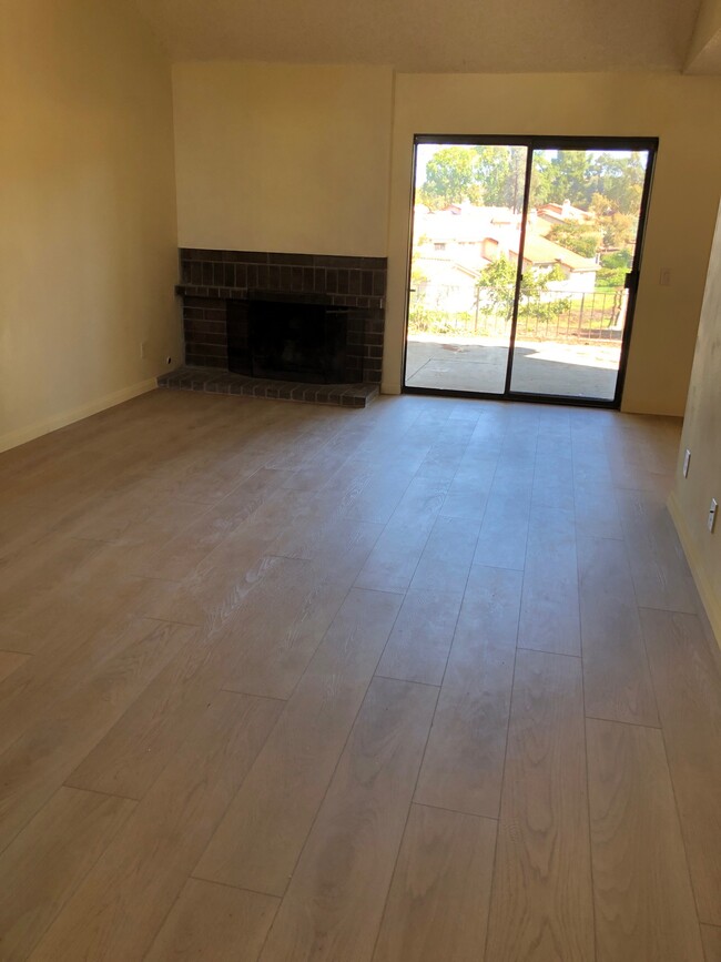 Building Photo - 217 Red Oak Ln