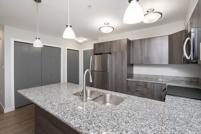 Photo du bâtiment - Waterford Village Apartments