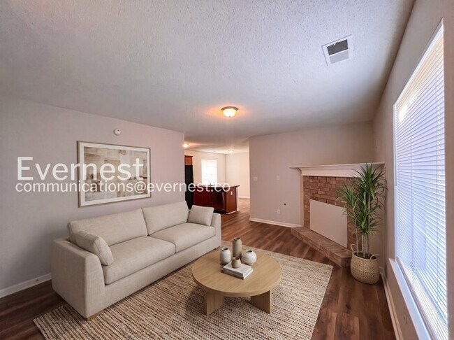 Building Photo - 3 Bed, 2 Bath Home with Garage / Pet-Friendly / Coming Soon!