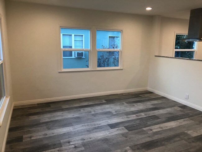 Building Photo - 1035 W Glenoaks Blvd