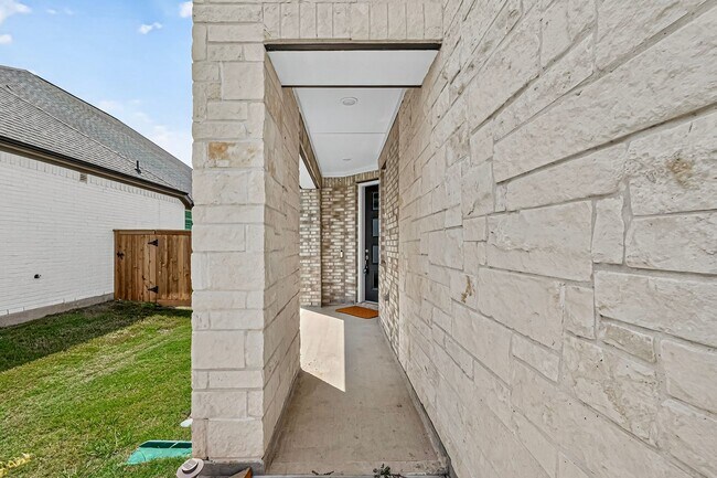Foto del edificio - 24607 Carleton Lake Ln