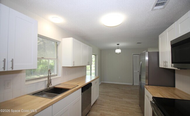 Foto del edificio - 75 Rivercliff Ln