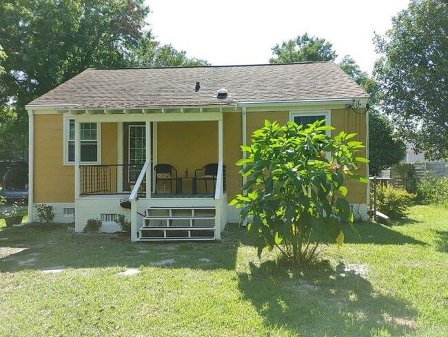 Foto del edificio - Charming Cottage in Park Circle — Modern U...