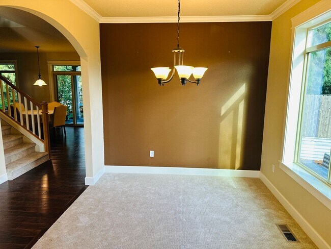 Foto del edificio - Beautiful Custom Felida Home