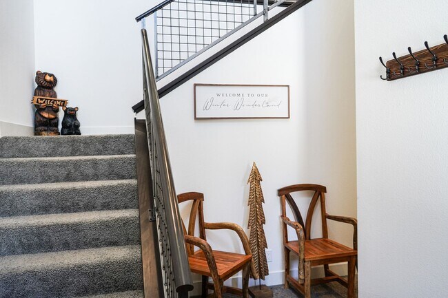 Building Photo - Snowcreek - 3 bed/2.5 bath Town Home