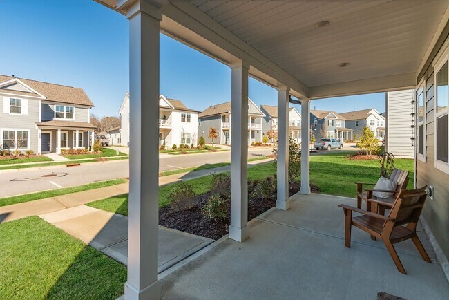Foto del edificio - Gorgeous modern craftsman home in South Raleigh!