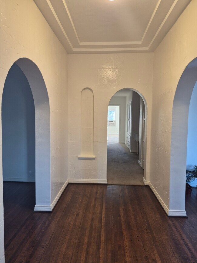 Foto del edificio - 357 S Doheny Dr