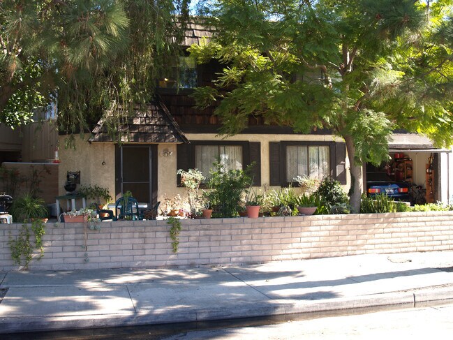 Building Photo - 2078 Garden Ln