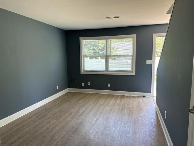 Building Photo - 1432 Ardmore Dr