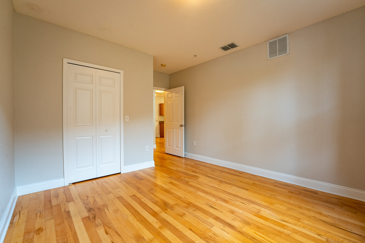 Foto principal - 5550 E Michigan St