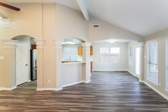 Building Photo - 6723 River Rd