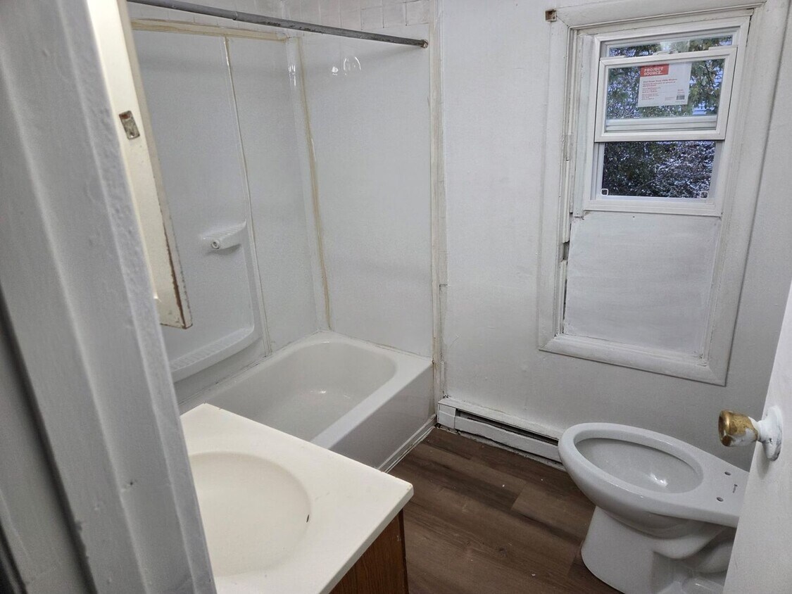 Foto del edificio - 801 E Division St