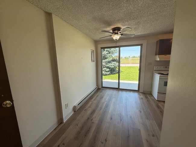 Foto del edificio - Two Bedroom, One and half bath townhome close to Regional West Medical Center.