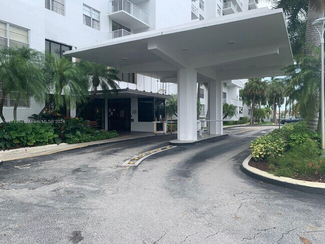 Foto del edificio - 2801 NE 183rd St