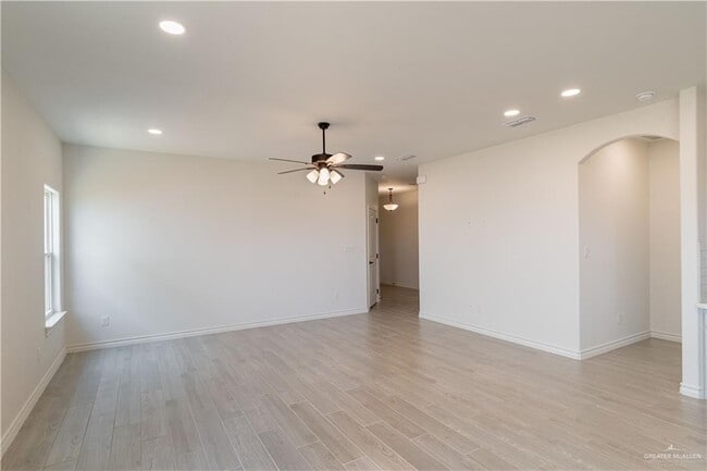Building Photo - 405 Rio Red St