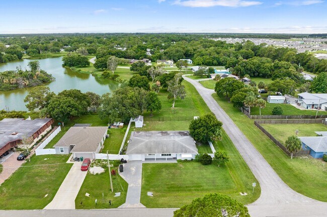 Foto del edificio - 7907 Sebastian Rd