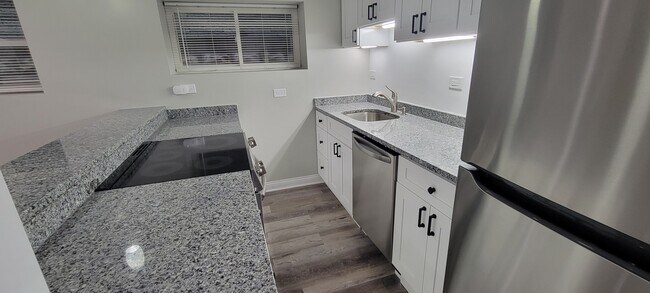 Foto del edificio - 3110 N Western Ave