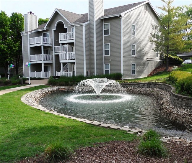 Foto del edificio - 1124 Bonhomme Lake Dr
