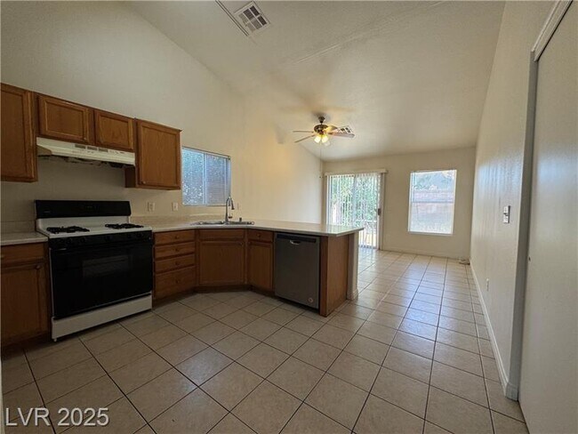 Foto del edificio - 5333 Corbett St