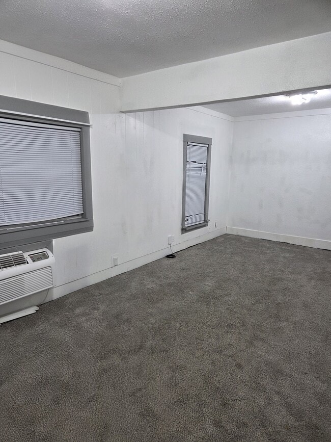 Building Photo - 610 S Grange Ave