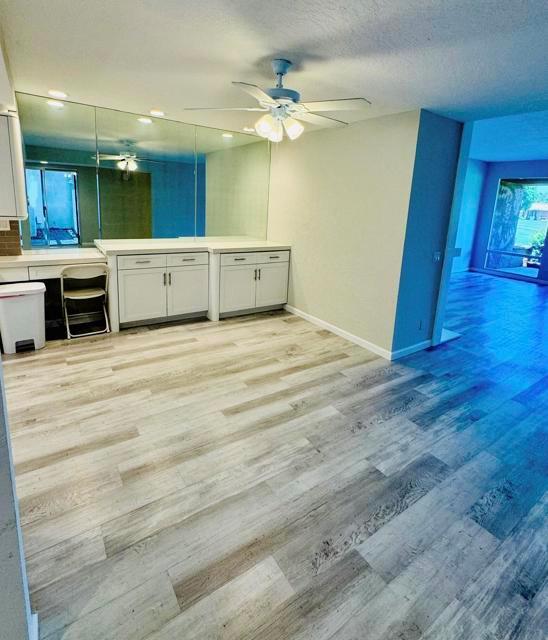 Foto del edificio - 48 Majorca Dr