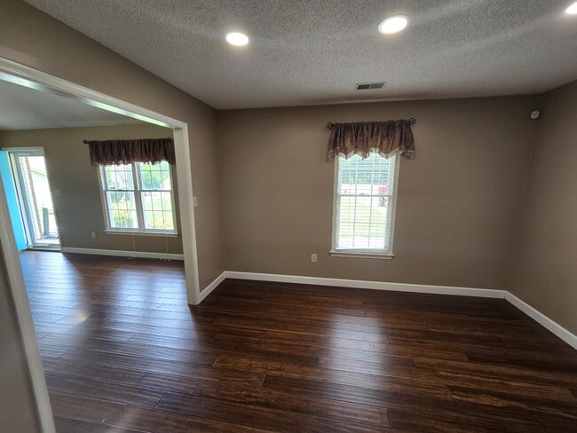 Building Photo - 103 Thames Ct