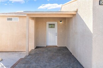 Building Photo - 1416 Cholla Way