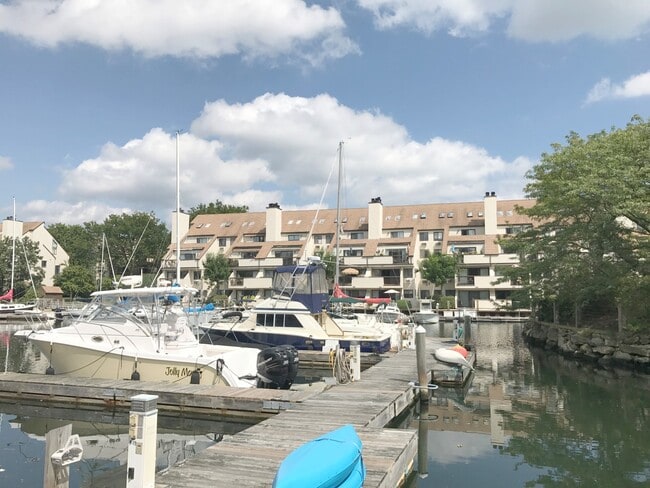Harbor Vies - 105 Harbor Dr