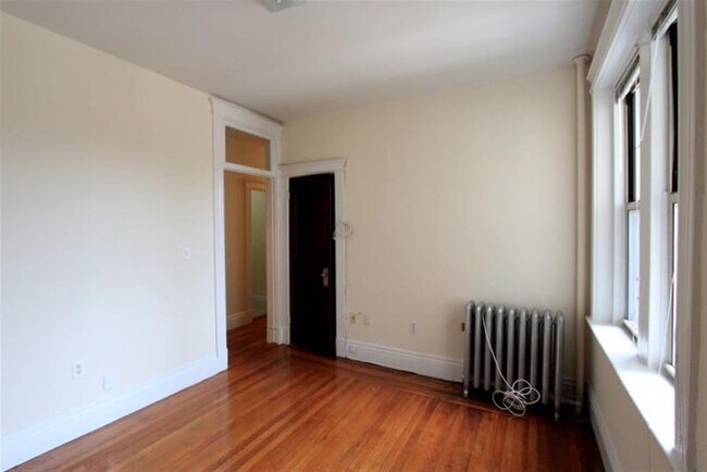 Building Photo - 25 Park Dr