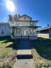 Building Photo - 910 Chelsea Ave