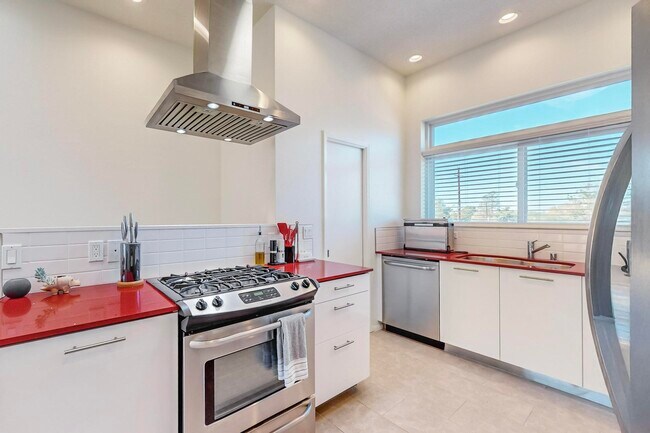 Building Photo - 4204 Vida Verde Ln NE