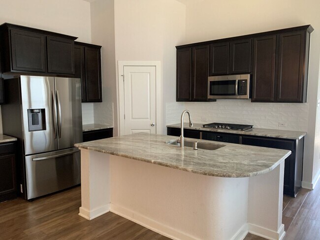 Building Photo - 231 Spinnaker Loop