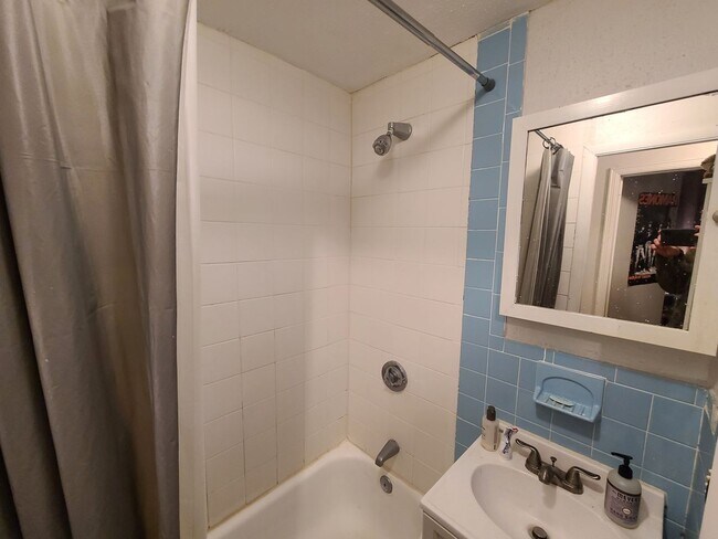 Foto del edificio - Close to T stop - Cleveland Circle - On site laundry