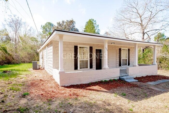 Building Photo - NOW OFFERING $250 OFF FIRST FULL MONTH IF ...