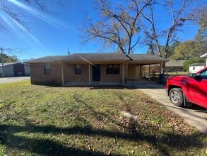 Building Photo - 1 Robbye Ln