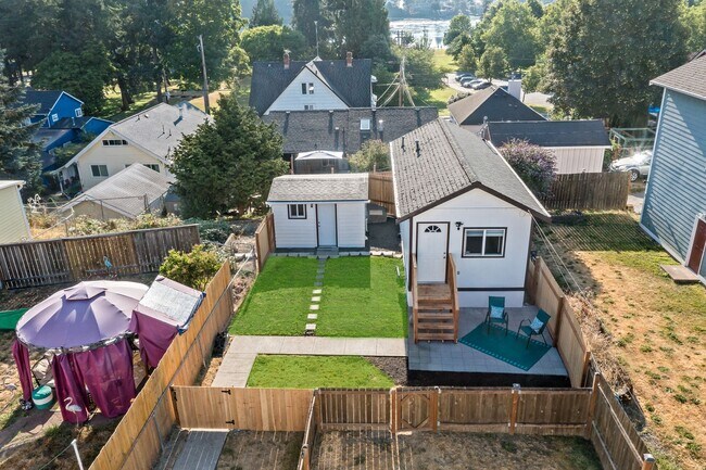 Foto del edificio - More than Meets the Eye at this Bremerton 1 Bedroom!