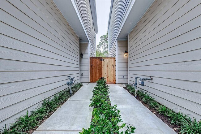 Building Photo - 5105 Pine Reach Dr