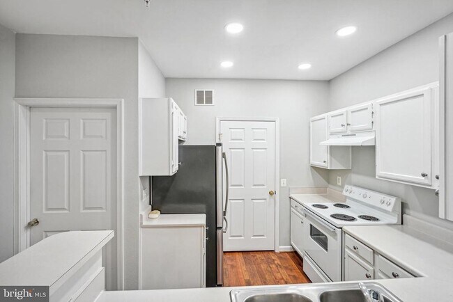 Foto del edificio - 1601 Spring Gate Dr.