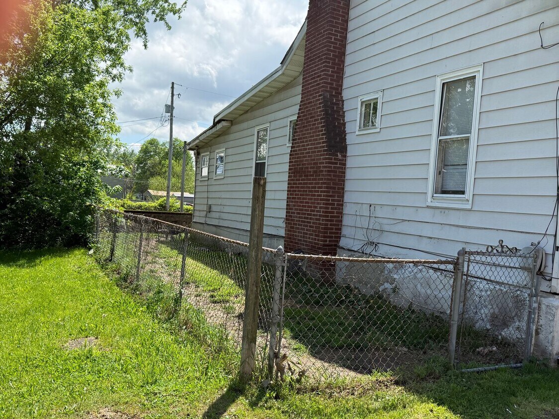 Foto del edificio - 17 Poplar Ave