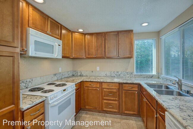 Foto del edificio - 2 br, 2 bath House - 2002 REBECCA CT.