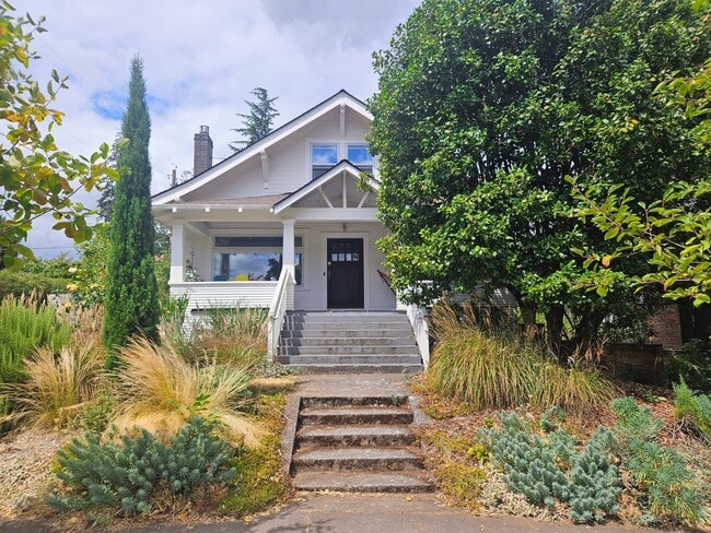 Building Photo - 5805 NE 30th Ave