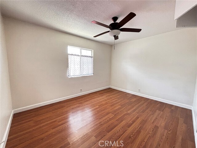 Foto del edificio - 8876 Cypress Ave