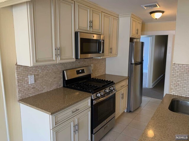 Foto del edificio - 367-369 E 33rd St