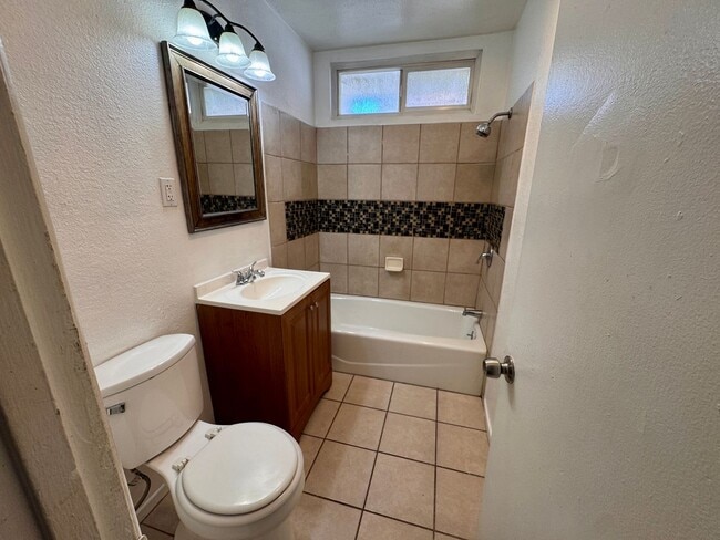 Building Photo - 205-205 Valley View Dr