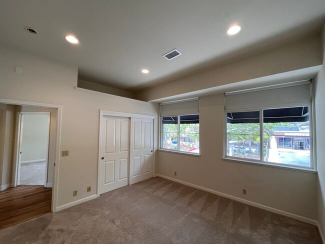 Dormitorio principal - 654 N Santa Cruz Ave