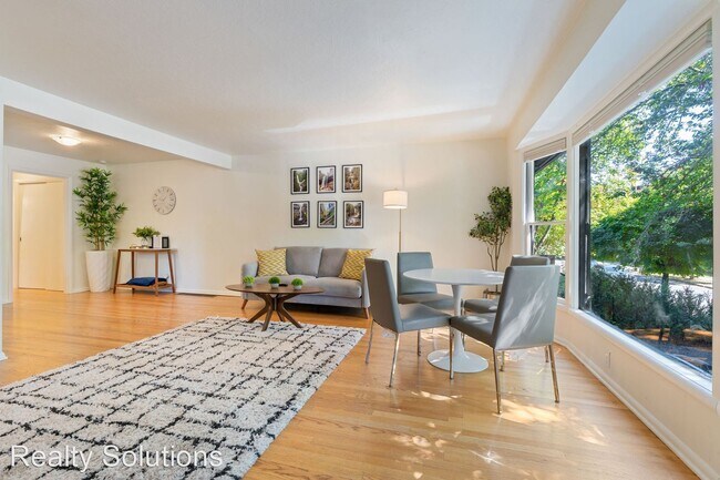 Foto del edificio - 2 br, 1 bath House - 2423 NE Everett Street