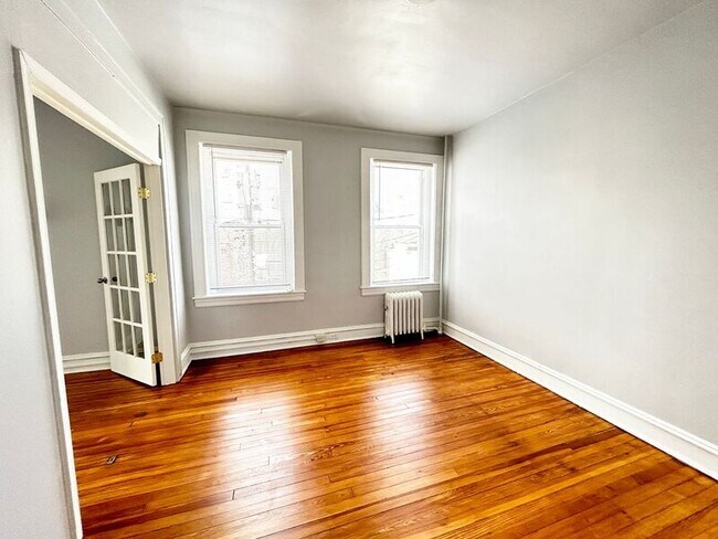 Building Photo - 307 Dolphin St